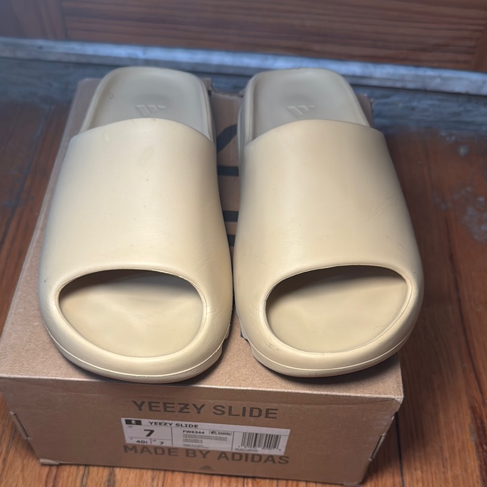 Yeezy Slides DESERT SAND